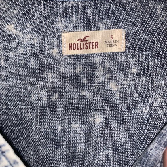 Hollister High-Low Button Down Shirt - Picture 2 of 4